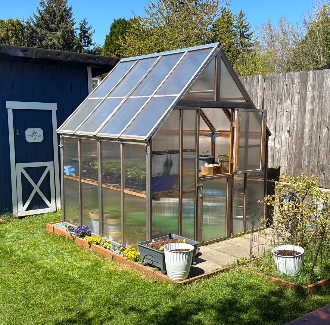 Mt. Rainier 8' x 8' Greenhouse Kit