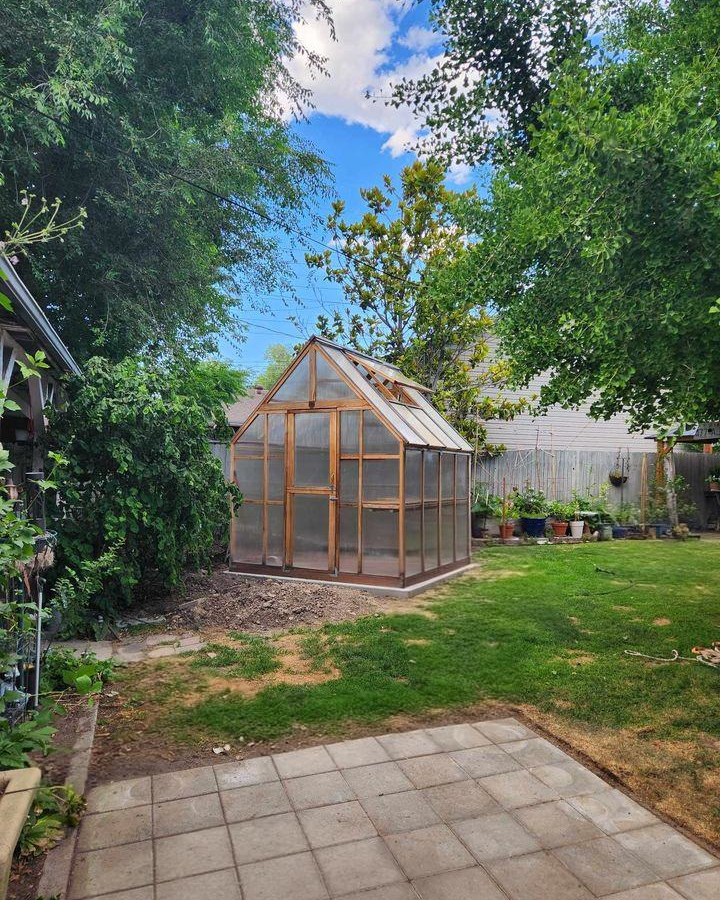 Mt. Rainier 8' x 8' Greenhouse Kit