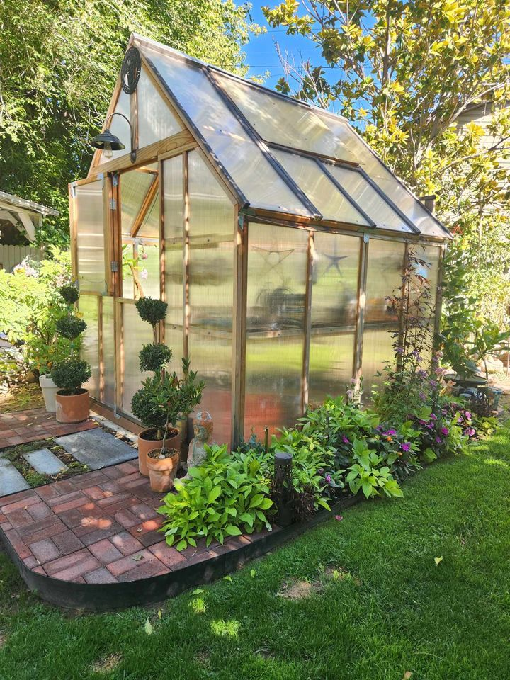 Mt. Rainier 8' x 8' Greenhouse Kit