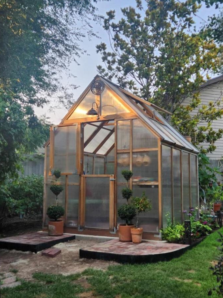 Mt. Rainier 8' x 8' Greenhouse Kit