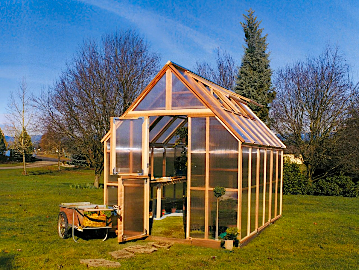 Mt. Rainier 8' x 12' Greenhouse Kit